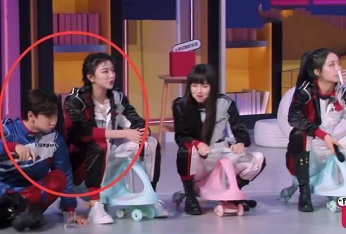 汪苏泷狂怼赵小棠,却对THE9另一成员很宠溺,还特意绕到她身边