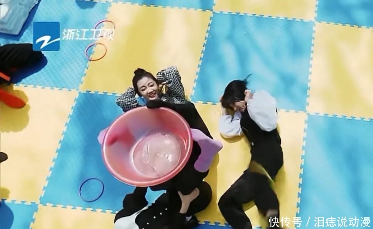 幼苗 郑恺苗苗合体录跑男现场图曝光,女方肤白貌美,郑恺全程追妻被虐