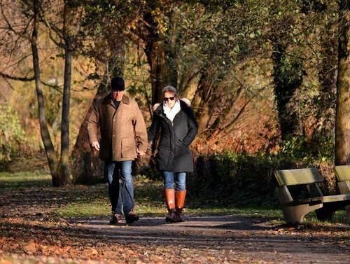 人体健康|散步也能致命?散步的好处和坏处,为了家人健康早了解