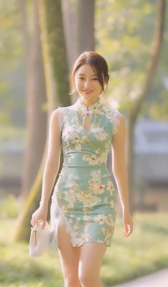 小姐姐|旗袍小姐姐,丹凤眼,细柳腰,美得可以做壁纸