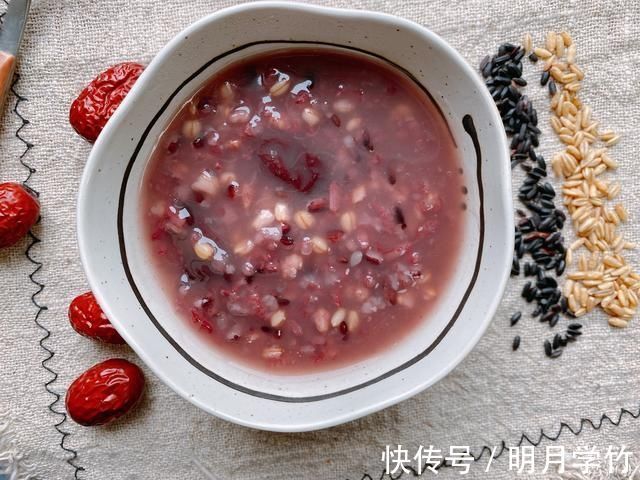 浸泡|黑米粥的正确做法，煮之前加一步，多加一种食材，比八宝粥还好喝
