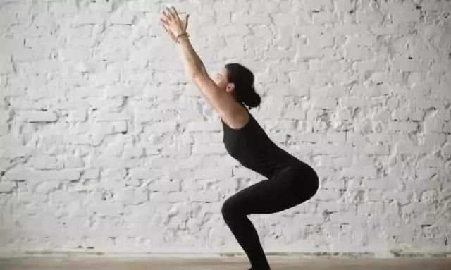 小密|这9组瑜伽体式做完,大肚腩变盈盈一握的细腰肢,你敢不敢试试