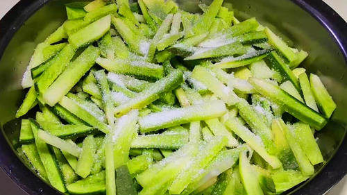 花生米|入秋了,大鱼大肉靠边站,遇到此菜别手软,营养极高,腌着吃最香