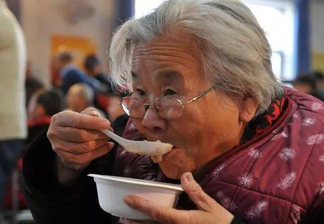 長壽|長壽的人，晚飯從沒有3類食物，危害健康沒商量，多數人卻離不了