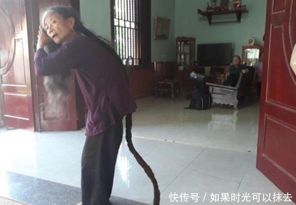 老奶奶|84岁农村老奶奶,25年不剪头发,头发变成了一根“蛇”