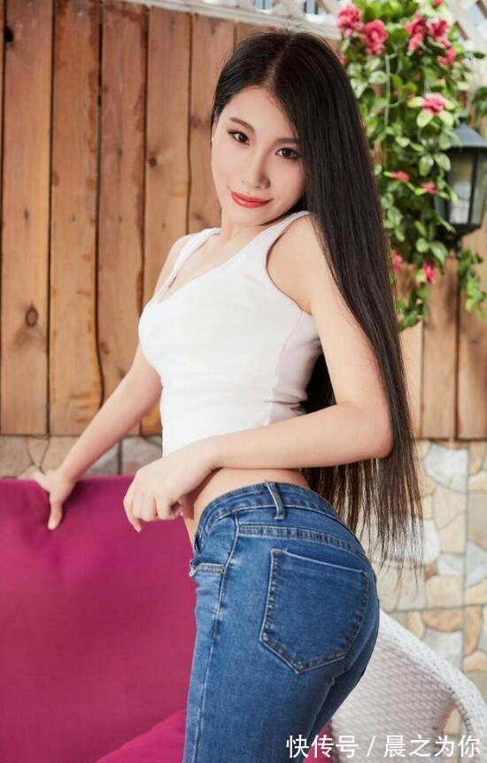 美女 -意气风发的牛仔裤美女,韵味十足,展现曼妙身影!