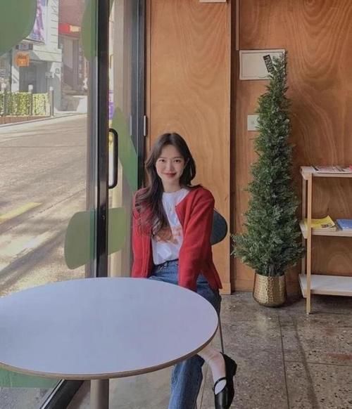 开春的薄外套，这4件一定要买，百搭还特显气质