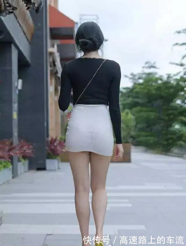 搭配 身高175厘米，简单的黑白搭配就有一种女神御姐的韵味，气质好！