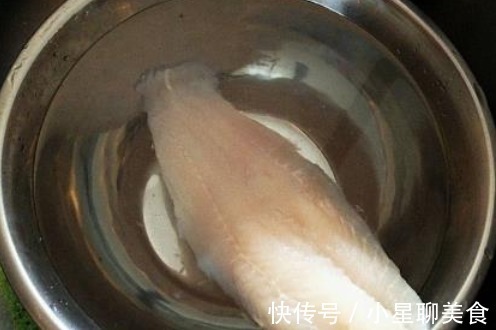 炖鱼去腥味，用白酒还是料酒都错了，大厨教你一招，好吃无腥味