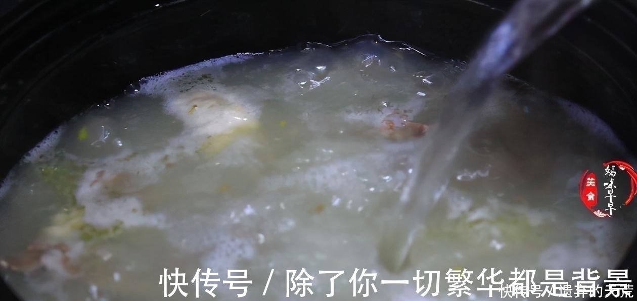 本草纲目|炖羊肉时，切记“3放3不放”，否则汤不浓白还发黑，膻味特别大