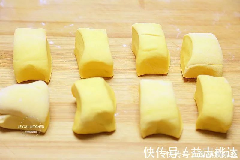 豆沙馅|多捏几下,豆沙包和花一样漂亮,过年端上桌,全家抢着拍照
