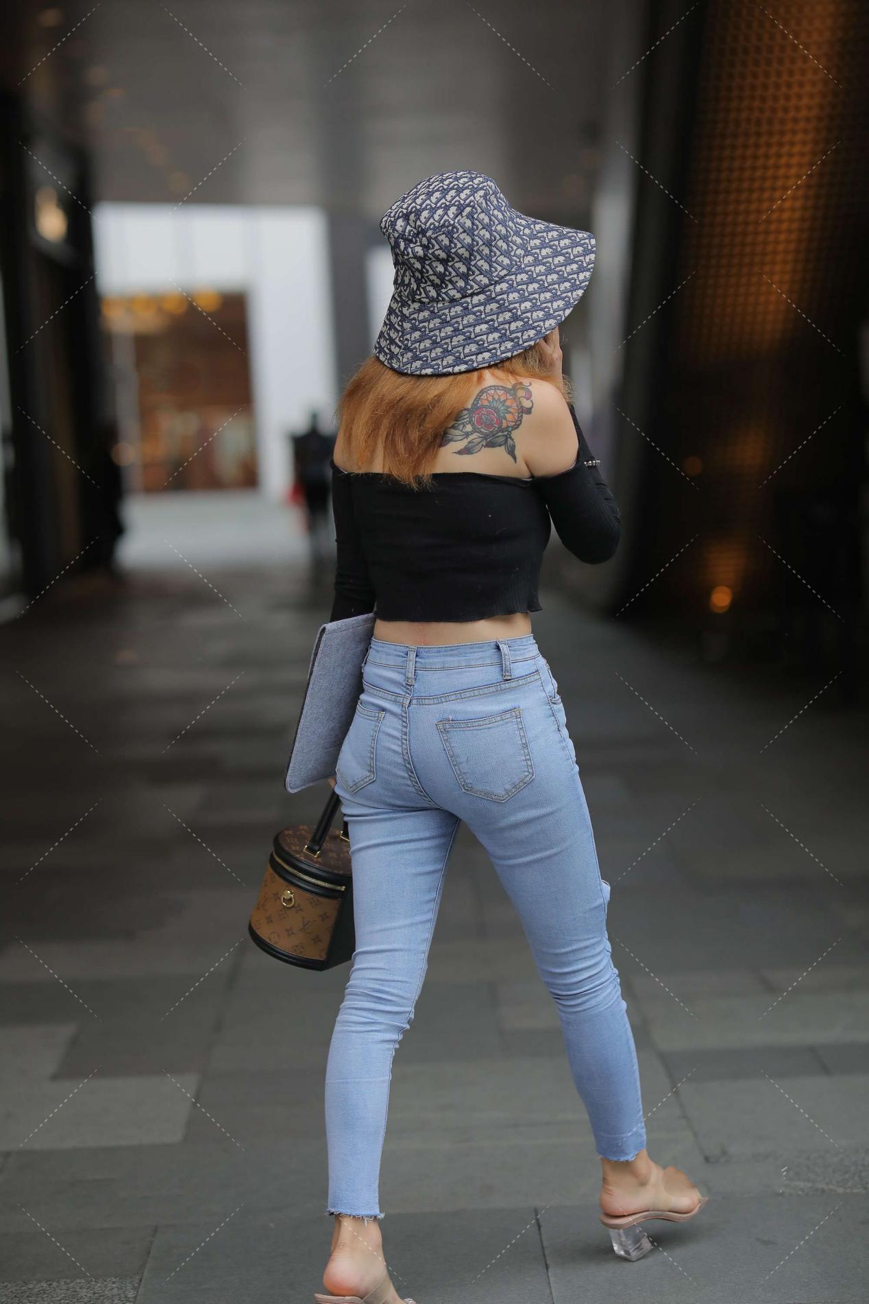 短袖|短袖搭配牛仔裤很普通, 配上一顶渔夫帽, 就感觉像是在度假