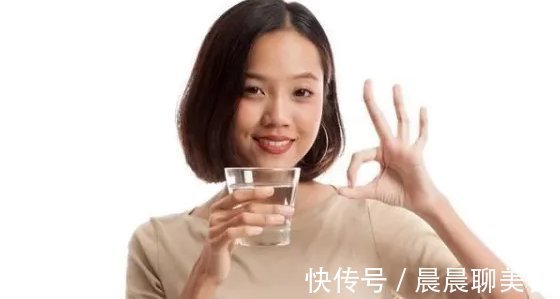 排便|便秘了,按这里8下,再喝水,马上有便意,让你顺畅排便