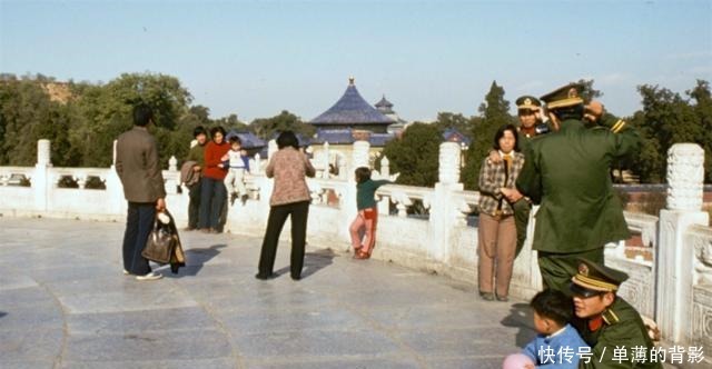 北京旧影1986年，古旧的胡同大杂院！