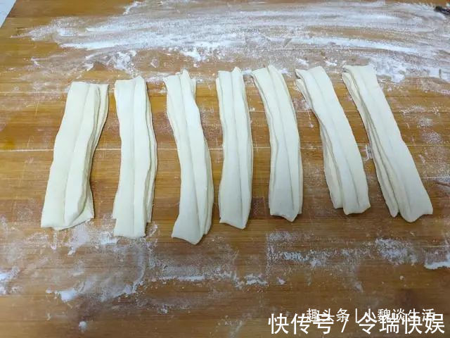 小苏打|炸油条加酵母是大忌，掌握好“2111”配方比例，根根蓬松酥脆