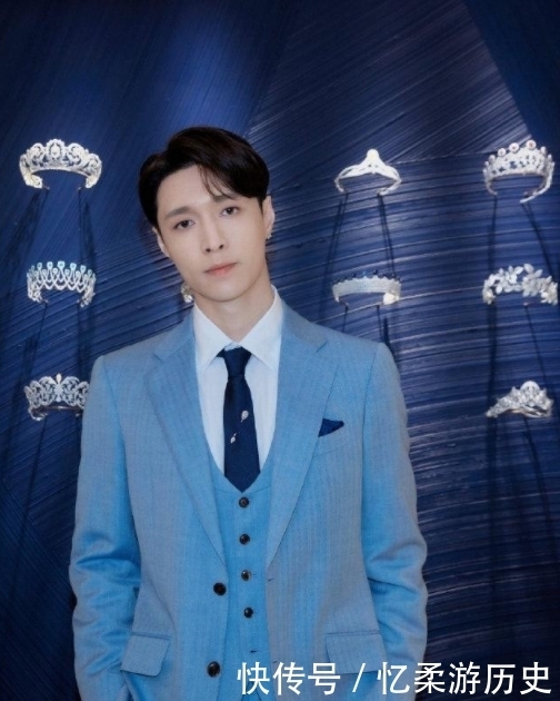 睡衣 张艺兴杨紫同款睡衣惹关注,两人大方讨论,网友:这是节目效果?