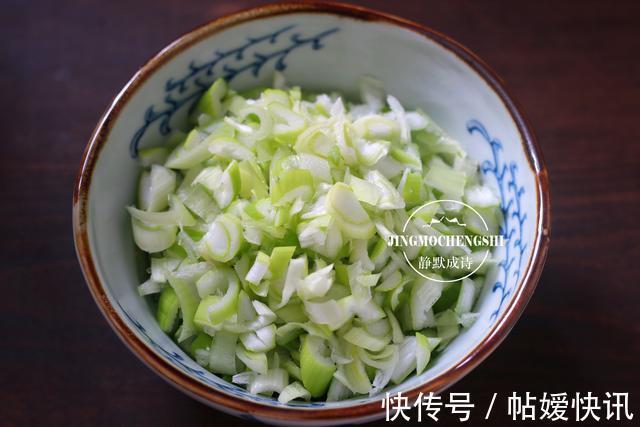 好的烙饼，要外酥里嫩，层次丰富，掌握这些要点，一次就能成功