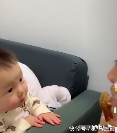 鸡腿|“逗趣奶爸”带娃走红,看到鸡腿被吃的那一刻,宝宝表情实力抢镜