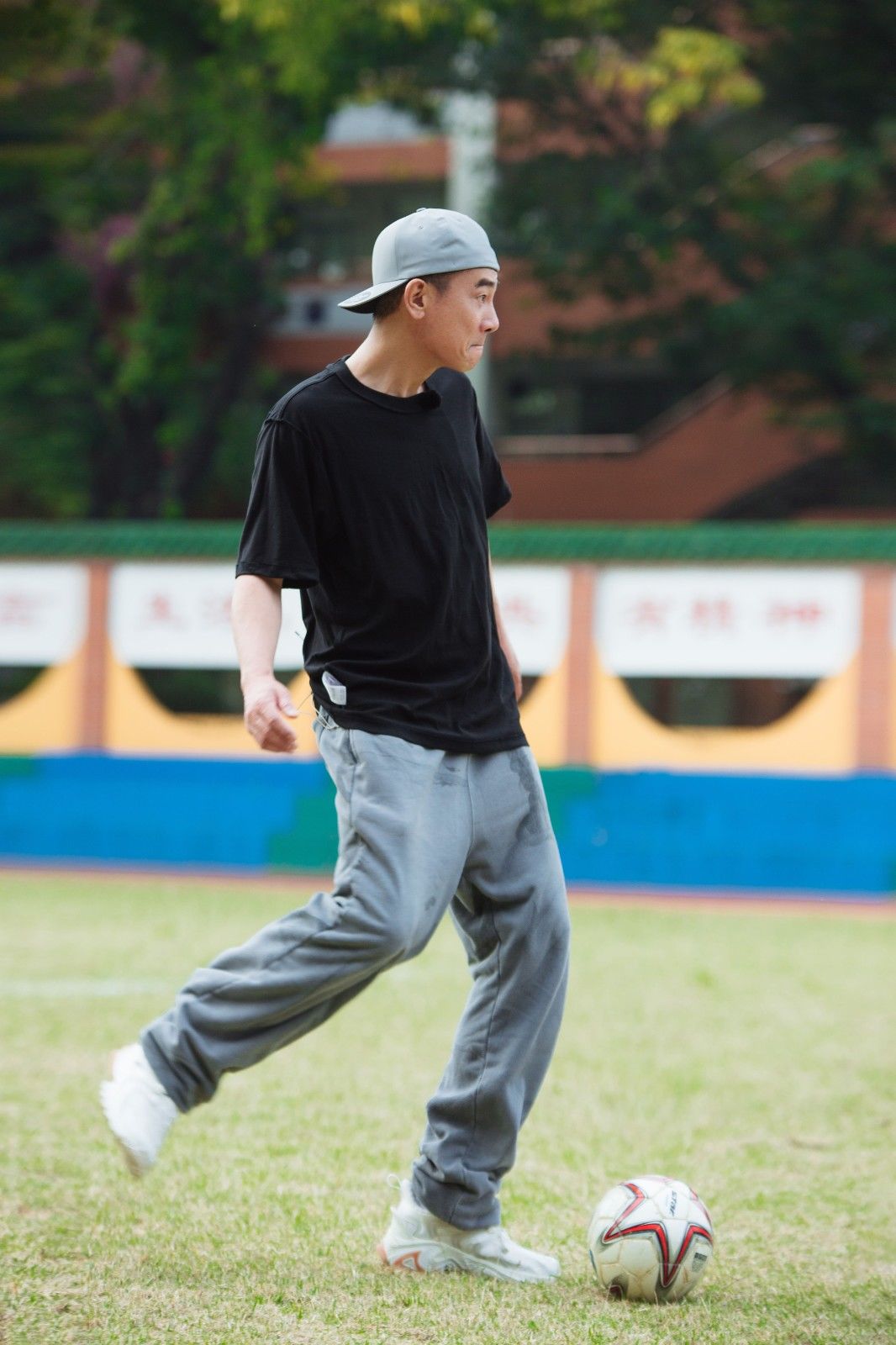 大灣仔集體為梁漢文慶生，《大灣仔的夜》踢球歡度生日宴