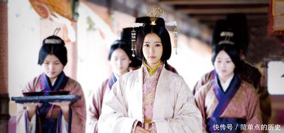 阴丽华|哪些影响东汉的女人她是发妻却当不了皇后，但是她从不怨！
