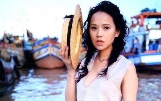 动漫|53岁伊能静不把自己当阿姨,动漫美衣配短裙,不惧衰老像个小姑娘