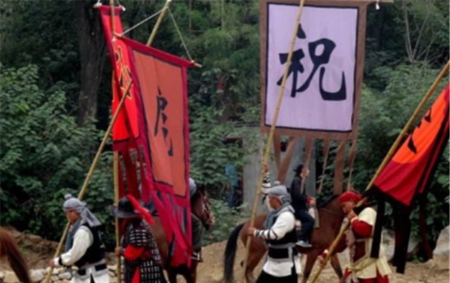 水浒|水浒有一猛将,曾30回合战平林冲,却被李逵一斧击杀