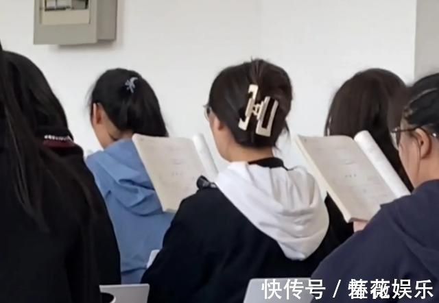 发夹 老师晒出班上女学生发型，流行趋势逗乐网友，越看越像“妈妈辈”