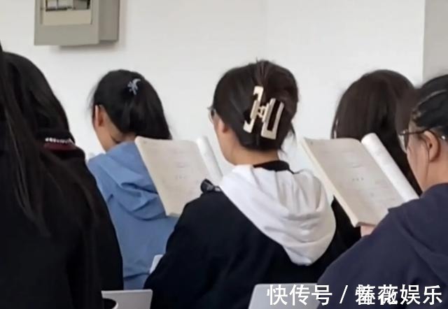 发夹 老师晒出班上女学生发型,流行趋势逗乐网友,越看越像“妈妈辈”