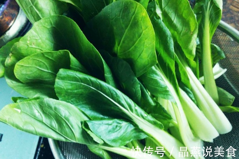 炒青菜万万不可直接下锅，多加一步，想不好吃都难！