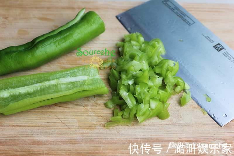 平底锅|此面食不用揉面,煎得香喷喷,外焦里软,一口一块,停不下来