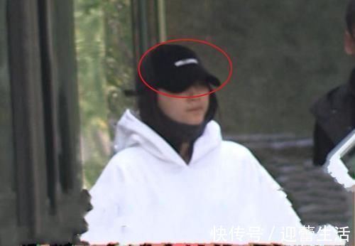 邓超|邓超陈赫等人聊天时,鹿晗头上的帽子尤为抢镜,这不是那谁的?