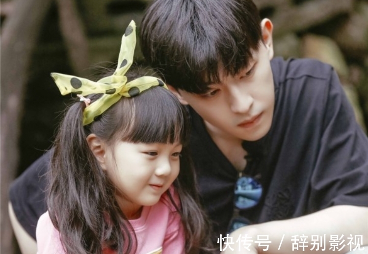 鄧倫|8歲阿拉蕾同框董力，“小山竹”近照曝光，鄧倫寵愛的女孩長大了