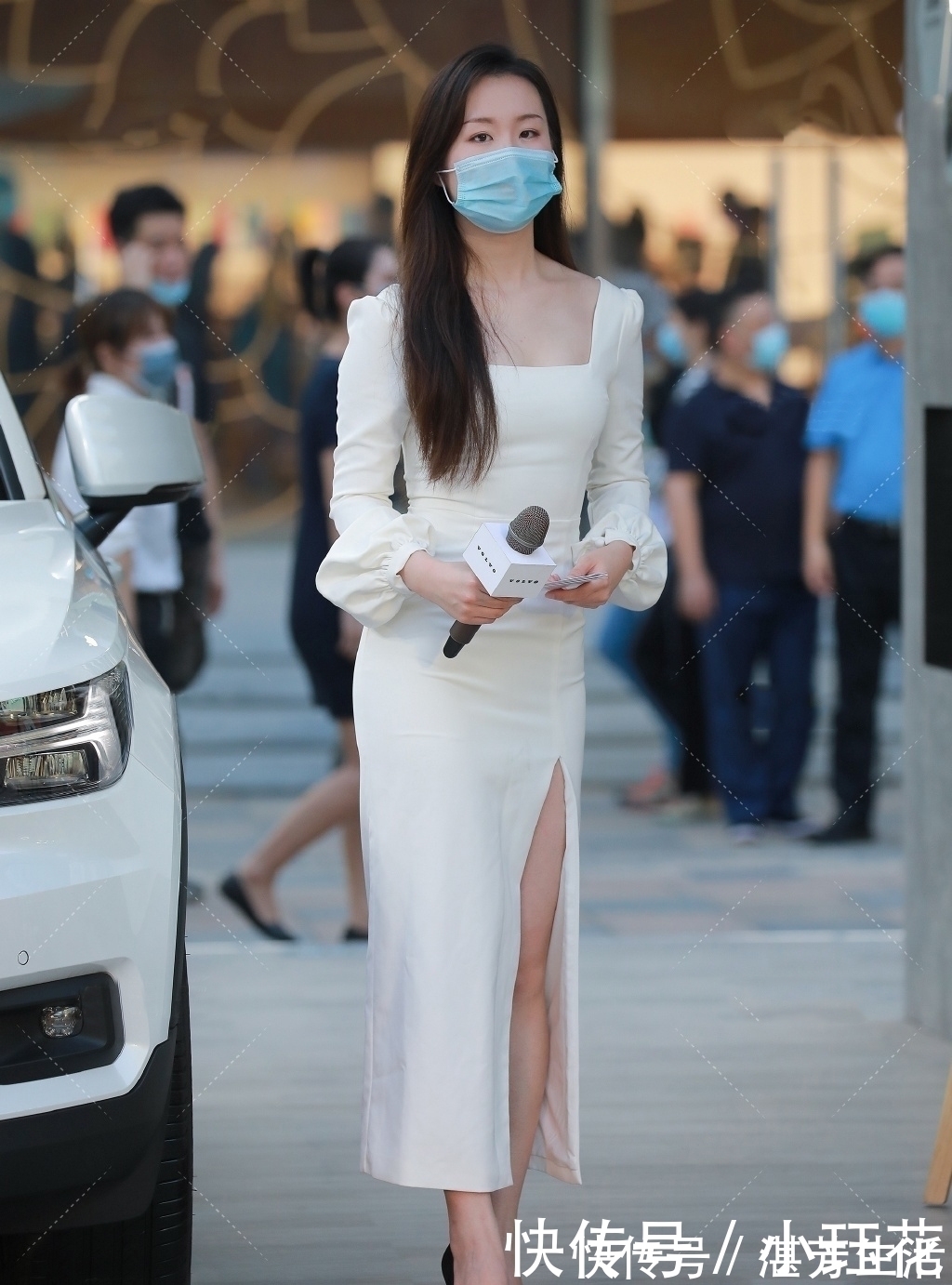 小姐姐 入秋选择白色长裙,让你轻松应对不同场合,美出专属的优雅感