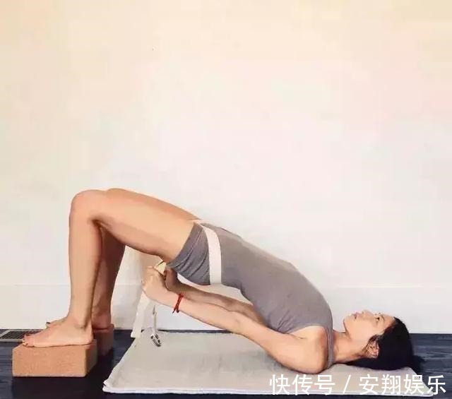 双腿|对子宫那么好,还能瘦小肚子,去水桶腰,这个动作太厉害了!