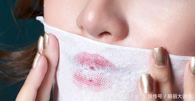 化妆|涂口红的几大误区,涂完之后抿嘴,不定妆小心口红被你“吃掉”