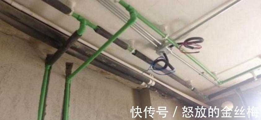 施工|业主说现在水电都是走顶的,不走地了,而师傅的反问很现实