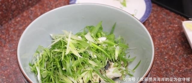 女人到中年，多吃这道菜，胶原蛋白胜过鸡脚猪皮，每周吃3次最佳