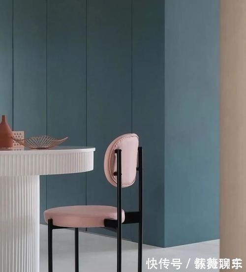 次卧书房|120㎡极简风三居室,柔和的莫兰迪配色,干净又舒服