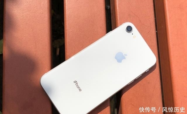 公认|买手机别盲目,公认续航最差的三款手机,一天最少充三次电!