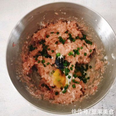 这道虾仁鲜肉馄饨发到朋友圈，留言全说被馋哭