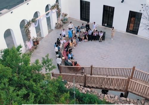 桃花坞阻止相亲,那女嘉宾第一次相亲就抱上,张翰的3字祝福有内涵