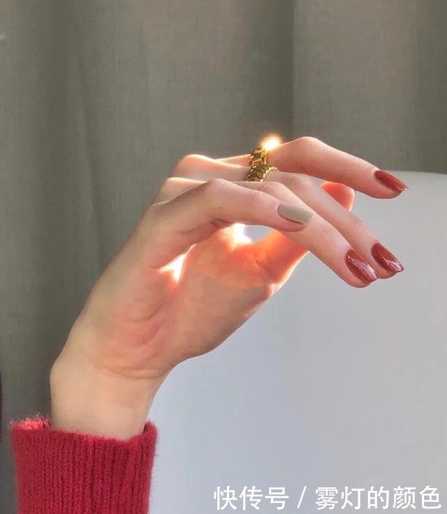 琥珀色|显白时髦,这几款美甲新年做起来,超出众