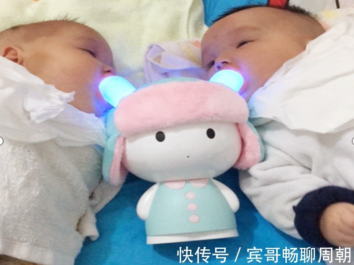 奇葩|姐弟情深,从这些“奇葩”睡姿就能看出来,一言不合就“腿锁喉”