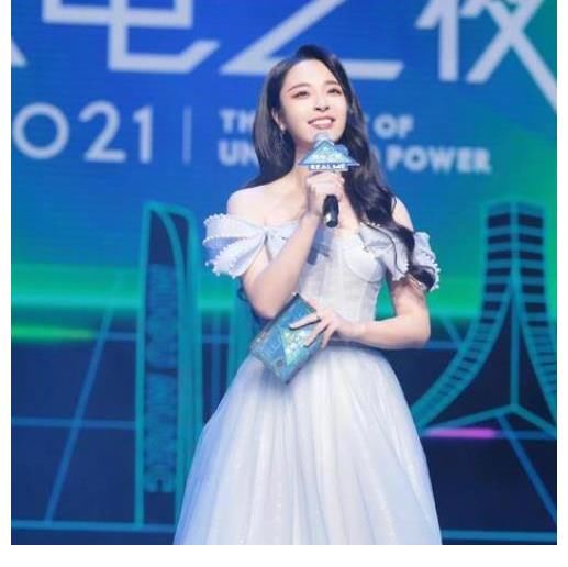 湖南衛(wèi)視主持人陣容大換血，謝娜退出陣容，李莎旻子成了主持新貴