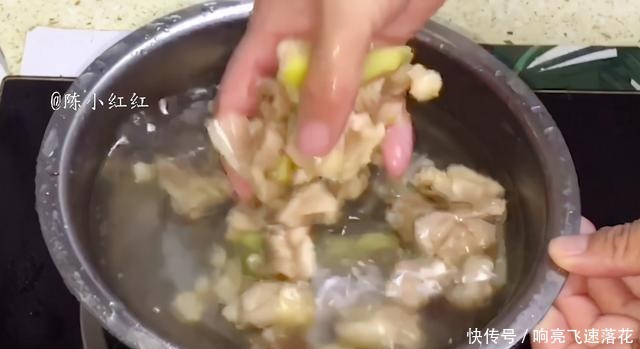 鸡肉这样炖特别的下饭菜,做法简单易学,营养丰富,香辣过瘾