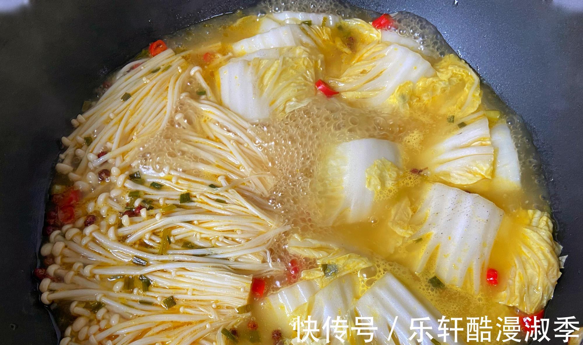 诱人|大白菜这做法绝了，色泽金黄，鲜香诱人，天热这么吃开胃又下饭
