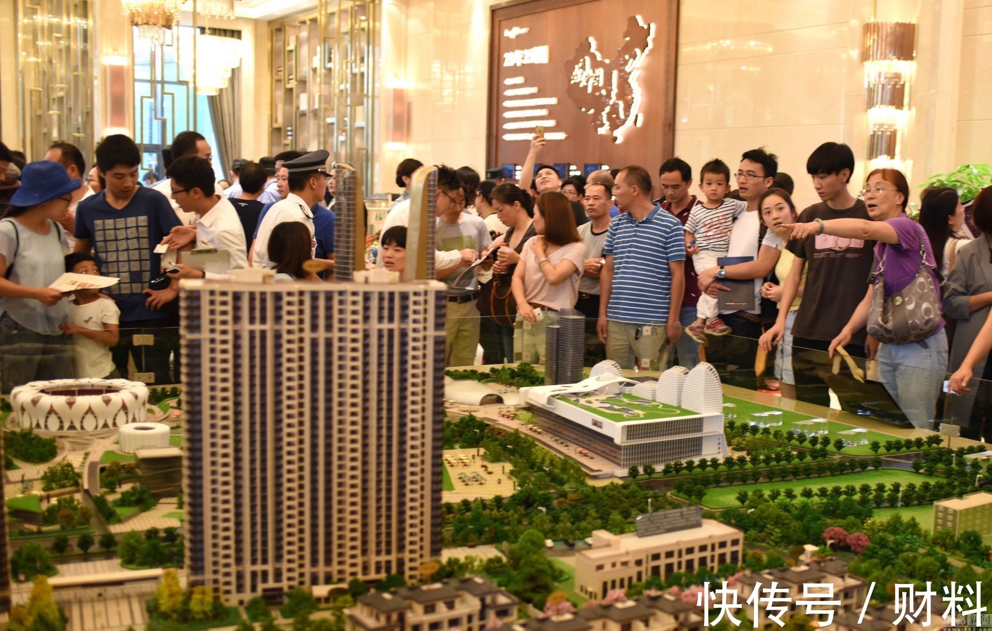 出租|房地产税没来，“房东税”先到，已有3地征收，房价会降下来吗？