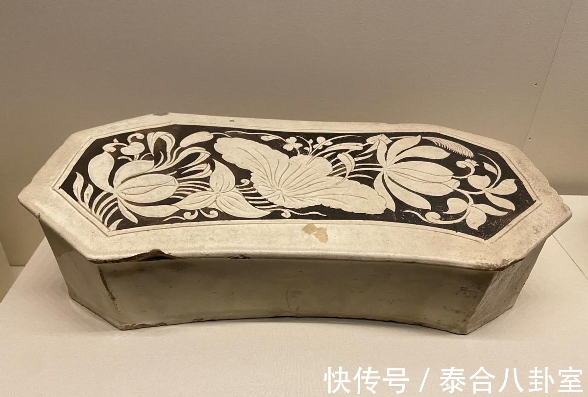 津窑|国博：类似的瓷枕做对比，外行也能分出河津窑和磁州窑
