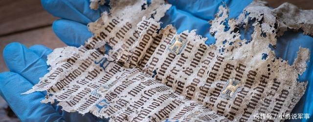 世纪|古堡翻修,考古学家从老鼠洞里找出15世纪孤本书,之前仅一册