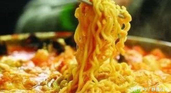 泡面真的不干净吗?康师傅公开生产车间,网友:比我家厨房还干净